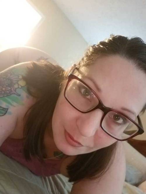 whitewomenpussylover:sexewife: curvylucy37: Hehehehe I love all the attention I can get!!! Love bein