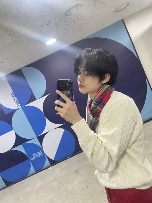 Today A Lost Ducky Was Found At Inkigayo. He Is Wearing A Plaid Scarf. If You Are Missing A Cute Ducky,
