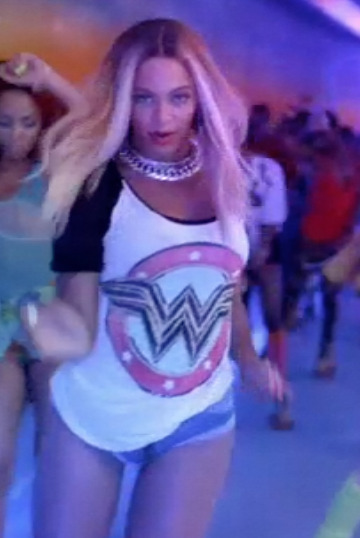 melusine-enraged:If Beyonce roller skating in a Wonder Woman shirt while singing about cunnlingus IS