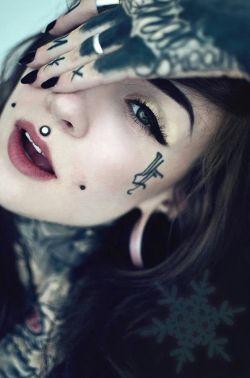 Ilove-Piercings-And-Tattoos:http://Ilove-Piercings-And-Tattoos.tumblr.com/