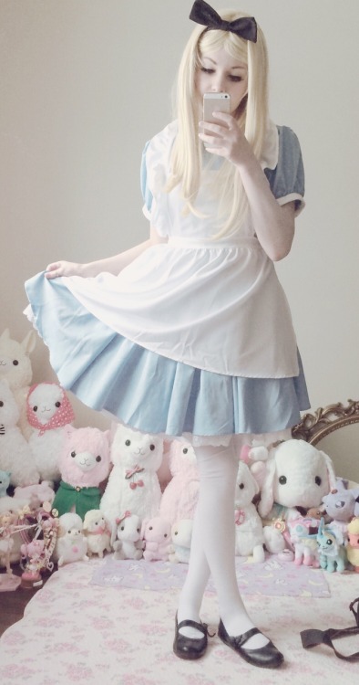 eikkibunny: Alice in wonderland ft my babies ♡♡♡