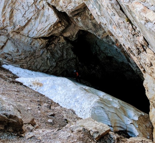 a-simple-geologist:The echo in Booming Ice Chasm is like nothing you’ve ever heard before. You have 