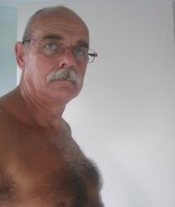 older-menaresexy:  ahrar:  such a moustache! i like it.   nice