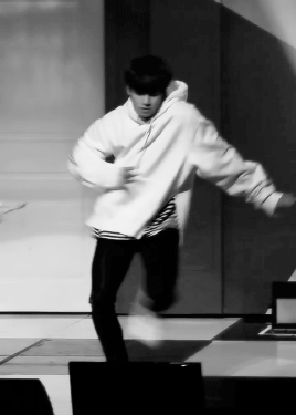 samlunatw:  30 Day Bias Challenge  Jungkook  Day 15: Bias dancing