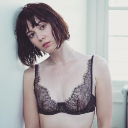 sexyandfamous:Mary Elizabeth Winstead
