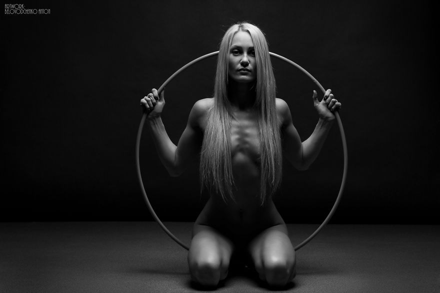 jedavu:  Russian Photographer Captures The Beauty Of Women’s Bodies With B&amp;W