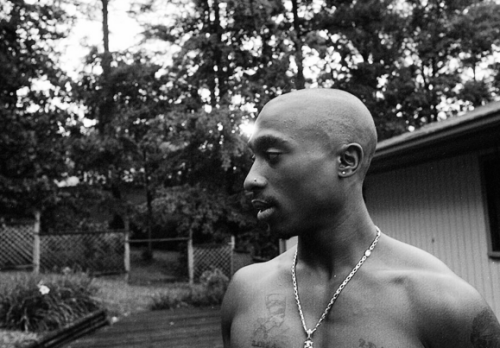 90shiphopraprnb:Tupac Shakur | Stone Mountain, GA 1994 | Photo by Chi Modu