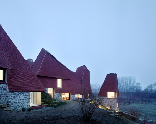 remash:caring wood ~ macdonald wright + rural office for architecture | photos © james morrisHom