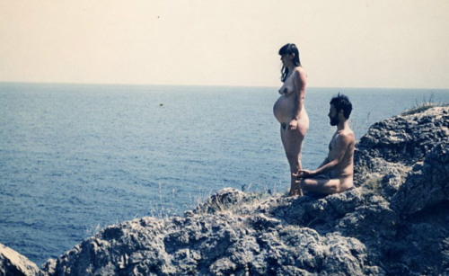 busybeatalks:  cosmofilius:  mytendonswork:  hexmama:  audreyandlittlebear:  beautifulbeanies:  earth-song: Father registers exciting photos of the birth of their 4 children in the sea. Births of babies are always exciting, especially when they happen