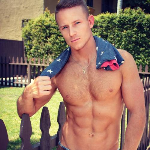 hotwebdudes: hotwebdudes.tumblr.com/
