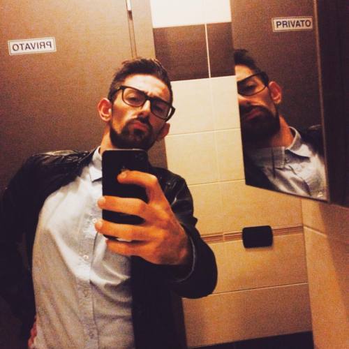 #selfie #butfirstletmetakeaselfie #drunk #drinking #instagay #gaymilan #milan #mirror #instadrunk #f