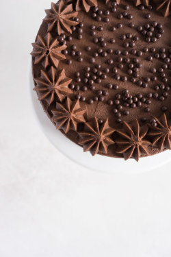 foodffs:  one bowl devil’s food layer cake with milk chocolate frostingFollow for recipesGet your FoodFfs stuff here