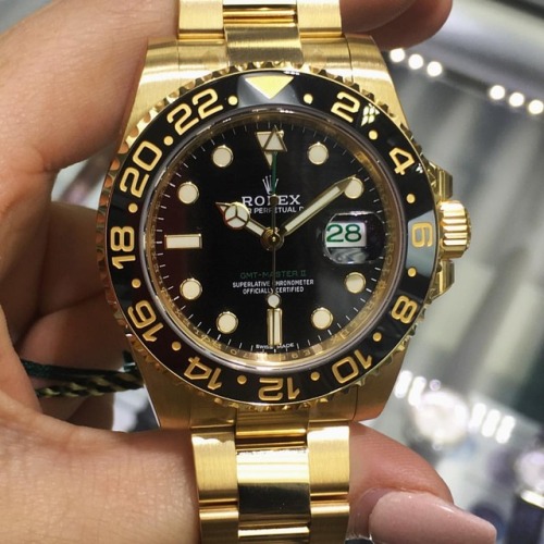 Men&rsquo;s Rolex 18K Yellow Gold 40 mm GMT Master ll w/ Black Bezel Model # 116718LN #rolex #116718