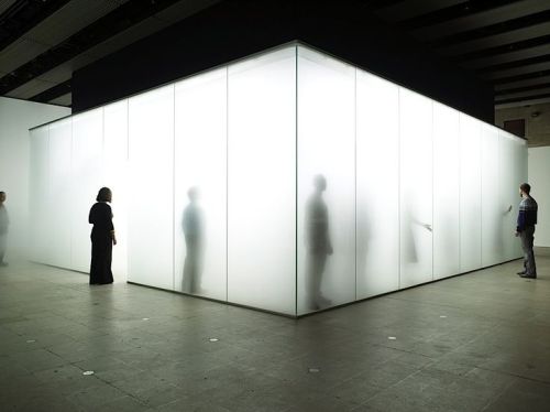 uvre:  Blind Light I, Antony Gormley, 2007.