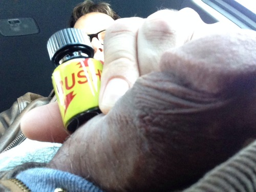 popperslave:  Poppers in the morning.