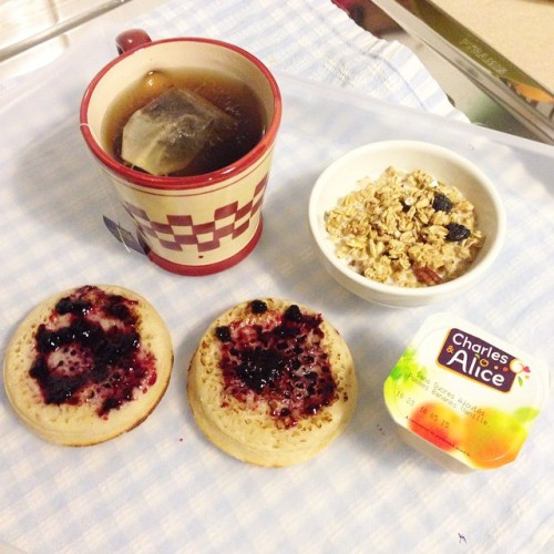  No more fruits 1 unsweetened tea • 2 crumpets with blueberry jam • pistachio and hazelnut granola w