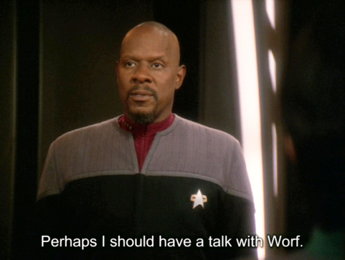 spockvarietyhour:I. Intimidate. Worf?!