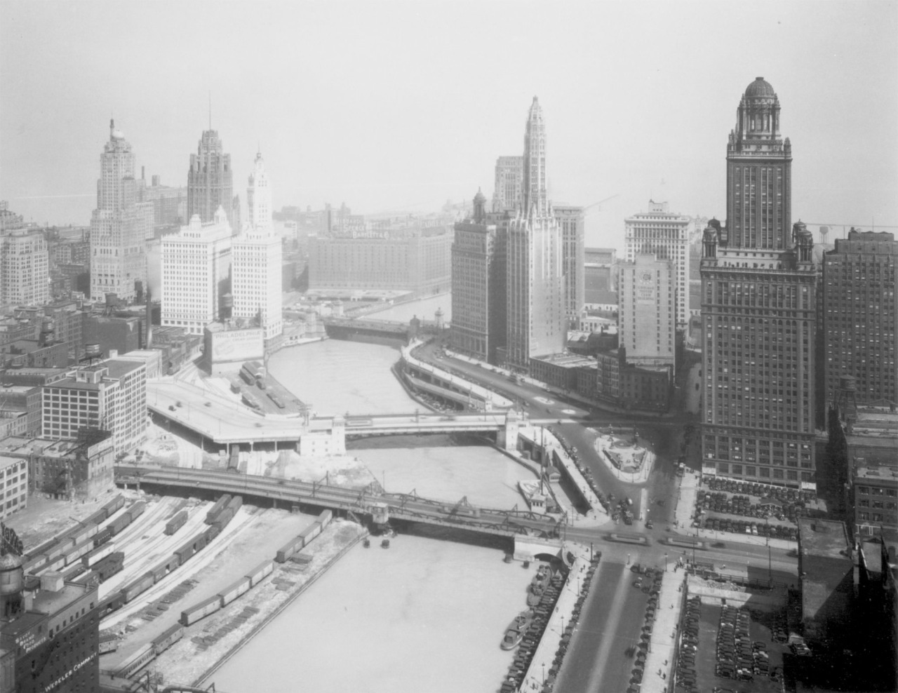 first structure built in chicago 1930