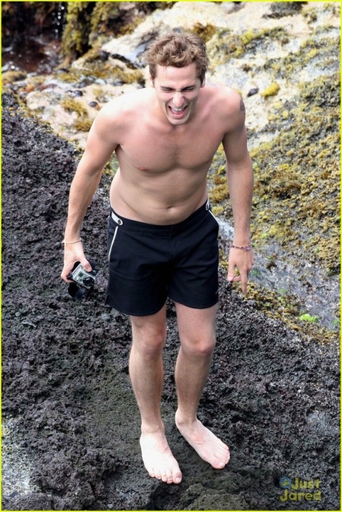 Kendall Schmidt’s Gorgeous Toes