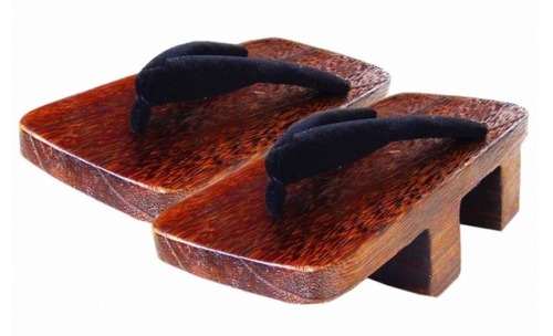 下駄 - geta: traditional Japanese wooden raised footwear.