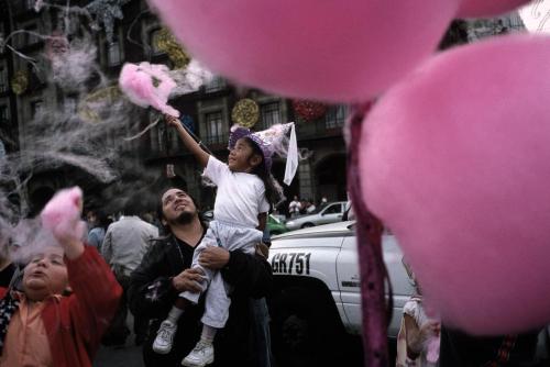 fotojournalismus: Mexico City, 2003.  Photographs by Alex Webb