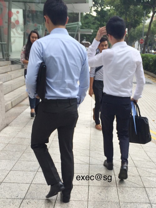 execsg: Hot young sg exec spotted @sgboyssss @sgboi @sgsexyboys @sghotwinksDid he forget a belt?