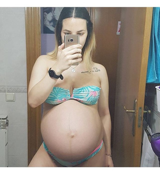 paternalstranger:  nonudepregs:  Follow me on : http://nonudepregs.tumblr.com/  Her