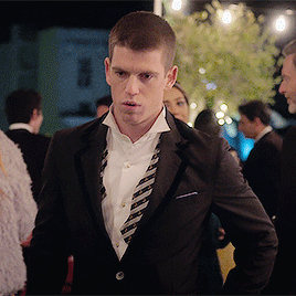 avacrwder:➳ guzmán + suits (requested by @benwyatti​)