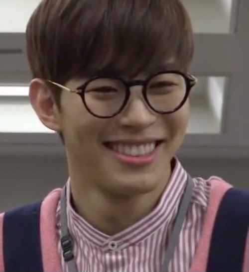 WE LOVE AND APPRECIATE GLASSES HANA-KAZE PINK OUTFIT HONGBIN