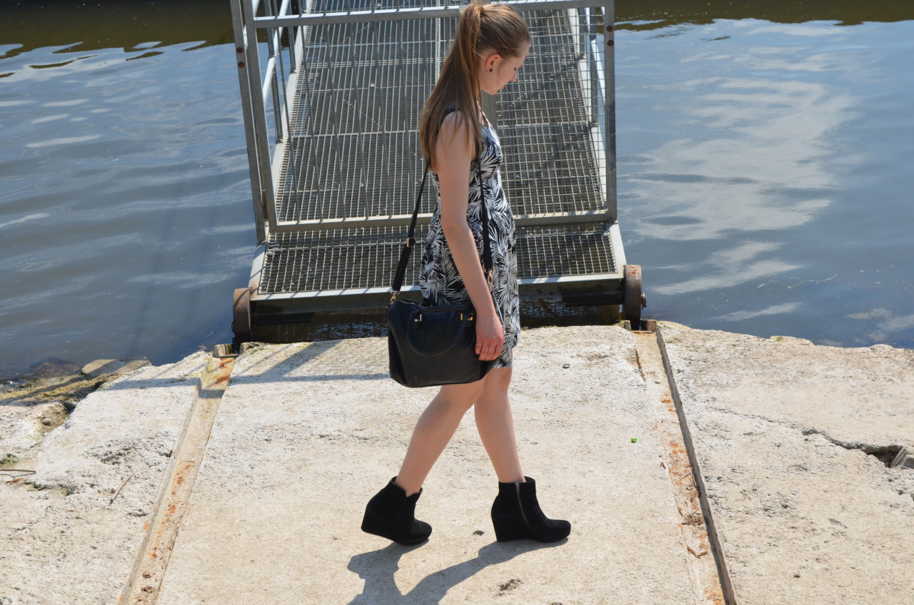 herdreamsaboutlove:  My life is so simple, that`s why it is so difficult. 