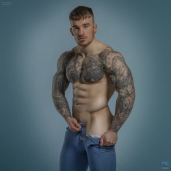 999gold:  Model: Chris Hatton