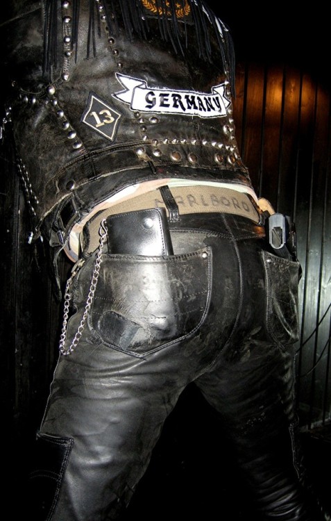 88sskinlederbiker: bootz2leather:  Hot Leather Ass…!!! ;-)  / / 88 SH WPWW