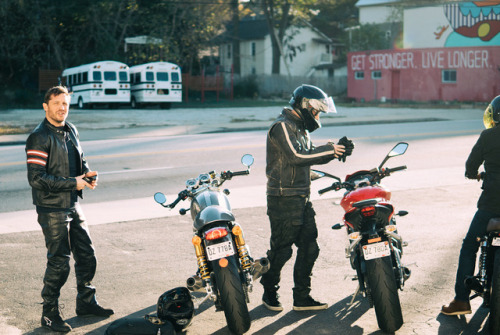 gray-firearms:  sturmgewehrr:  tomhardyvariations: FIYAH … From @brother_moto on Instagram ~ “Honored to have Mad Max himself stop in for some shop talk and espresso. Keep the rubber side down🤘”   Unf   I wanna ride with him