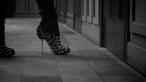 spandorax:  arsamandix:  Ars amandi ♥ the art of love.  Walking in even higher