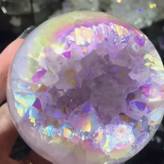 sixpenceee:The above is an angel aura geode sphere. It’s so pretty! (Source)