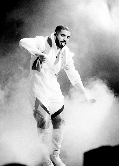 celebritiesofcolor:  Drake performs during 2015 OVO Fest at Molson Canadian Amphitheatre on August 3