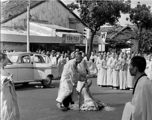  Thich Quang Duc was a Vietnamese Mahayana Buddhist monk who burned himself to death at a busy Saigon road intersection on June 11 1963. Quang Duc was protesting about the persecution of Buddhists by the South Vietnamese government led by Ngo Dinh Diem.