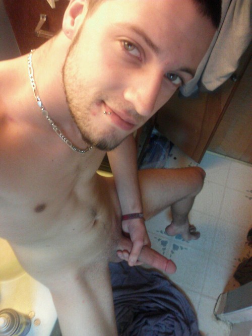 hotguyswithface:  If you like this image then please follow me at http://hotguyswithface.tumblr.com/ If you really like the blog then how about submitting something for every one else to appreciate :) 