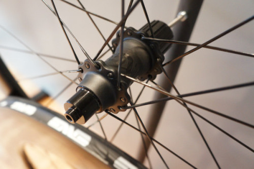 aces5050: (via EB15: ENVE’s Outrageously Light Full Carbon Road Hubs)