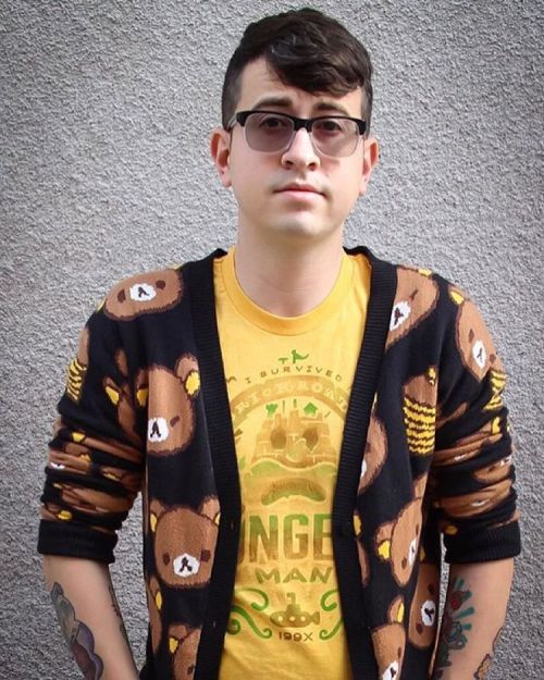 We found @kawaiiguyla relaxing with his favorite bear, Rilakkuma! This thick knit cardigan is perfec