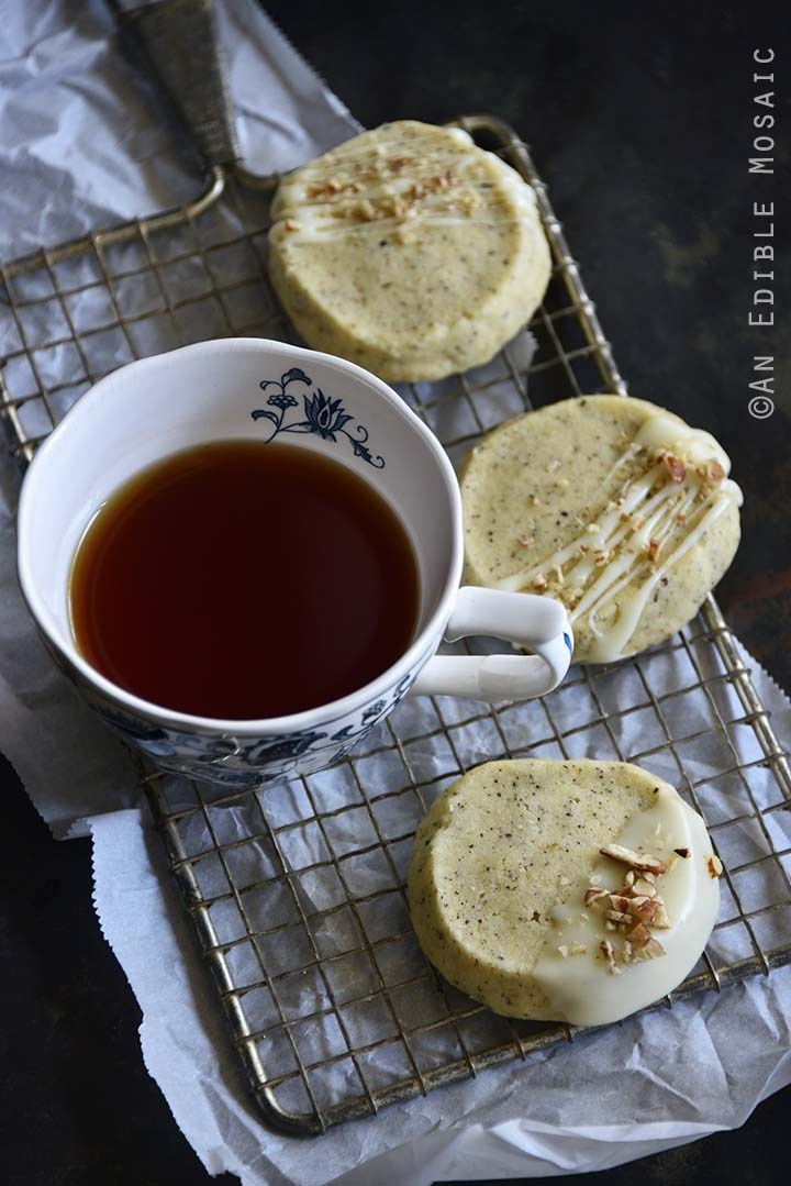 foodffs: Chai-Spiced Vanilla Shortbread Cookies Follow for recipes Get your FoodFfs