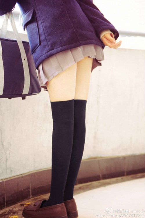 girlskneesocks:  30 notes in 30 minutes for the next :3 So easy