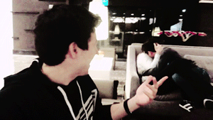 ugly-nat:   haechxnie: Ay Willy, no escondas tus celos detras de esa sonrisa 7u7