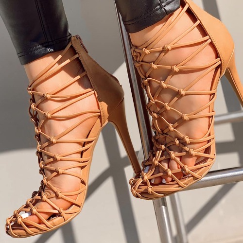 shoesposts:  Taupe Caged Strappy High Heels […]  shoespost.com/taupe-caged-strappy-high-heel