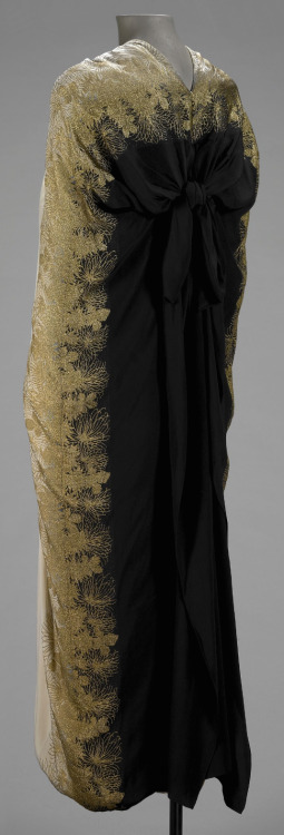 Evening CapeGabrielle ‘Coco’ ChanelHouse of Chanel1927This evening cape is constructed of two 45-inc