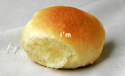 anna-b-summers:  dellycartwright:  dellycartwright:  im bread  IM ON A ROLL  im bread 