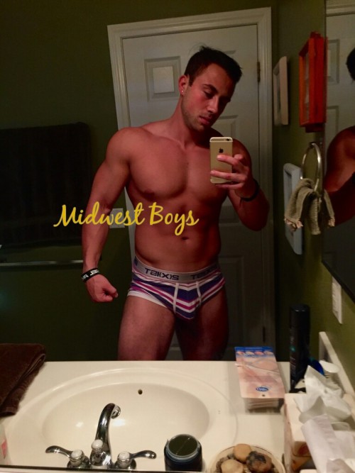midwestboys:  Kyle. ‘Instagram model’, Personal trainer.  Submit your bait requests Instagram and Snapchat or photos of someone you want posted!