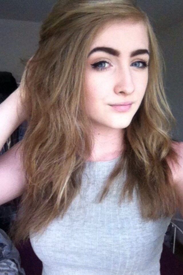 butterflydown:  2 many selfies x