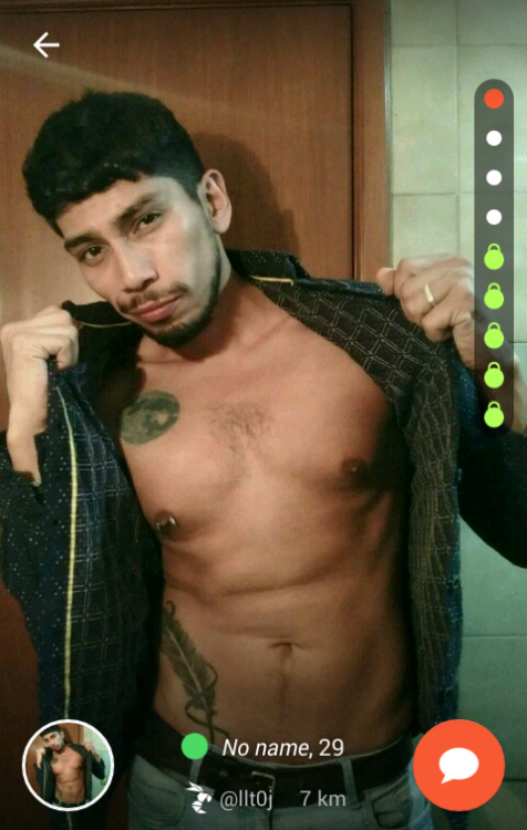 hornetcdmx:  Que rico pasivo tatuado
