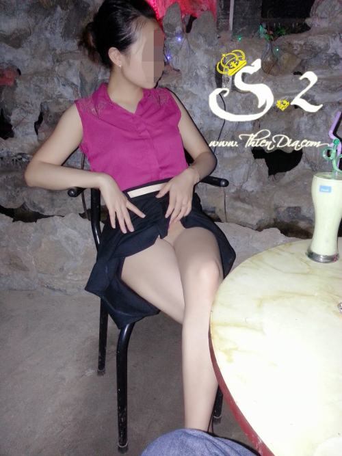 pht1911:  Naked in Coffee Shop P1